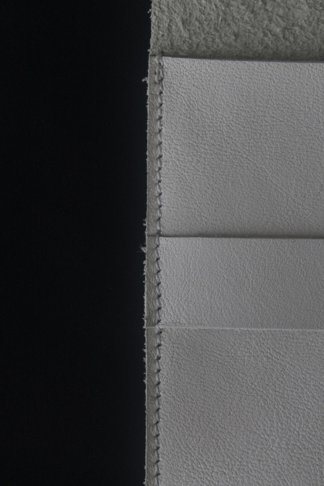 Etui à lunettes blanc avec le logo peint couleur cuivre à l’intérieur
