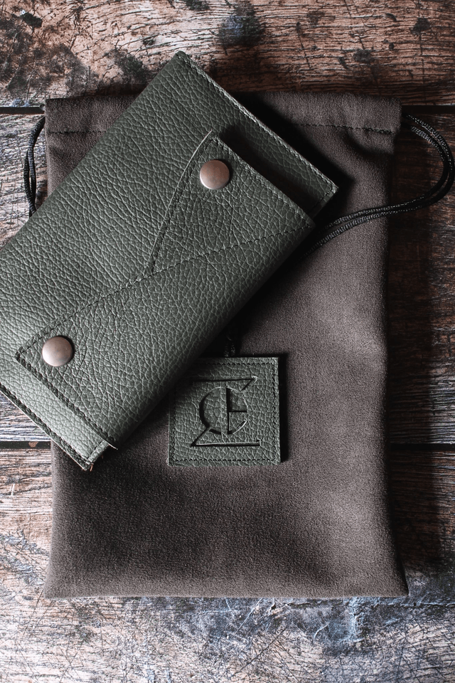 Portefeuille cuir vachette grainé gris couture apparente fil noir
