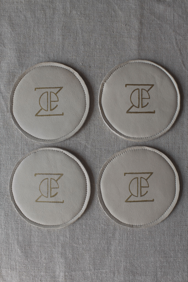 Ensemble de 4 dessous de verre ronds blanc crème liseré doré