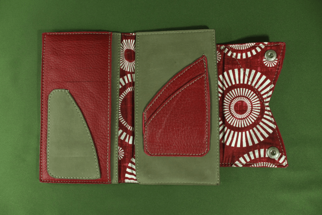 Portefeuille cuir bi-matière veau velours kaki clair et chèvre rouge carmin