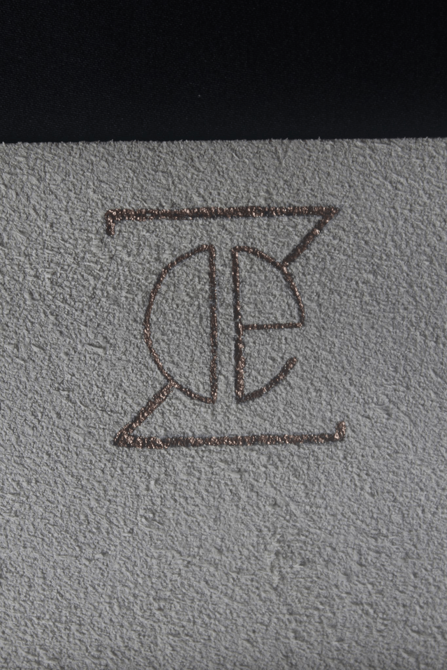 Etui à lunettes blanc avec le logo peint couleur cuivre à l’intérieur